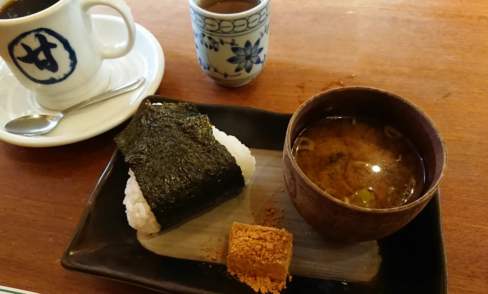 @hokkomori FF外より失礼します。
モーニングは3種類で、和食の気分な時はたまーに行きます。名古屋住みでよかった♪ 