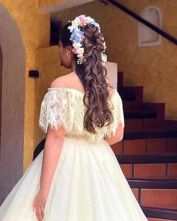 SalonFiona's tweet photo. Make each hair flip fabulous. Nos encanta formar parte de tus días especiales. 💕
Hair do by: @gustavo_adolfo_alarcon
.
.
#salonfiona #fionateam #fionahair #salondebelleza #FamiliaFiona #hairsalon #hairdressing #haircare #updo #halfdo #peinado #semirecogido #flowers #flowercrown https://t.co/1iJMfMZiA7