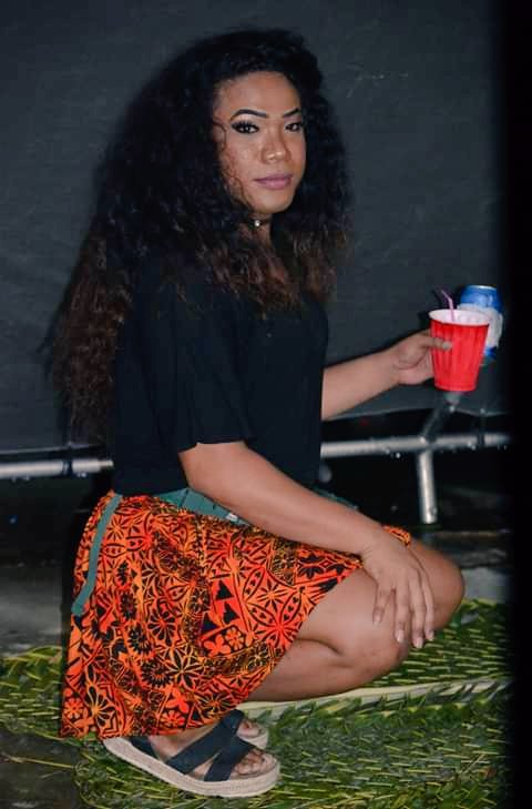 LiJoley's tweet photo. yes, im holding two drinks in one hand🤷 https://t.co/JE2qCAZpQB
