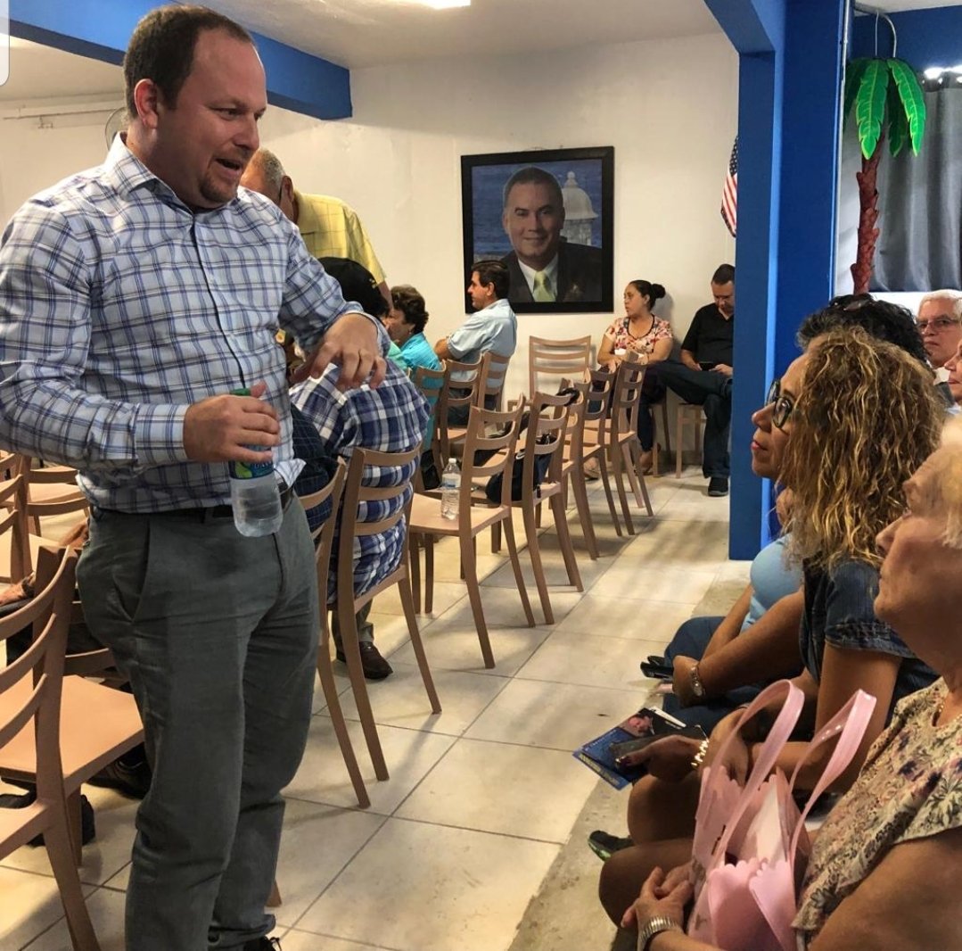 robertodist31's tweet photo. Gracias @VictorPares2020 por darme la oportunidad de expresarles a nuestra gente, mi visión y aspiración para esta nueva encomienda. Gracias por el cariño y por sus muestras de apoyo. El 10 de noviembre  CUENTO CON SU VOTO. 
#ROBERTOSENADOR #ELLÍDERQUEQUEREMOS #10noviembre  #16 https://t.co/qNLJLWApwn
