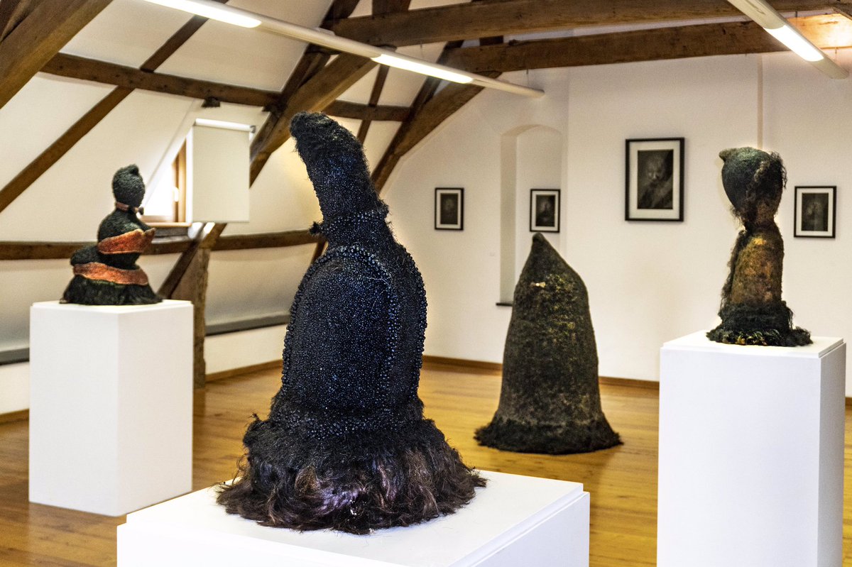 peterdecupere's tweet photo. On view with 299 other works related to smell in the exhibition ‘When Scent Makes Seeing, When Seeing Makes Scents’ until 17 Nov.
#peterdecupere #olfactoryart #scentart #artolfactive #olfactionart #hasselt #flowermask #perfumance #performance @artnews https://t.co/yarE38X99f