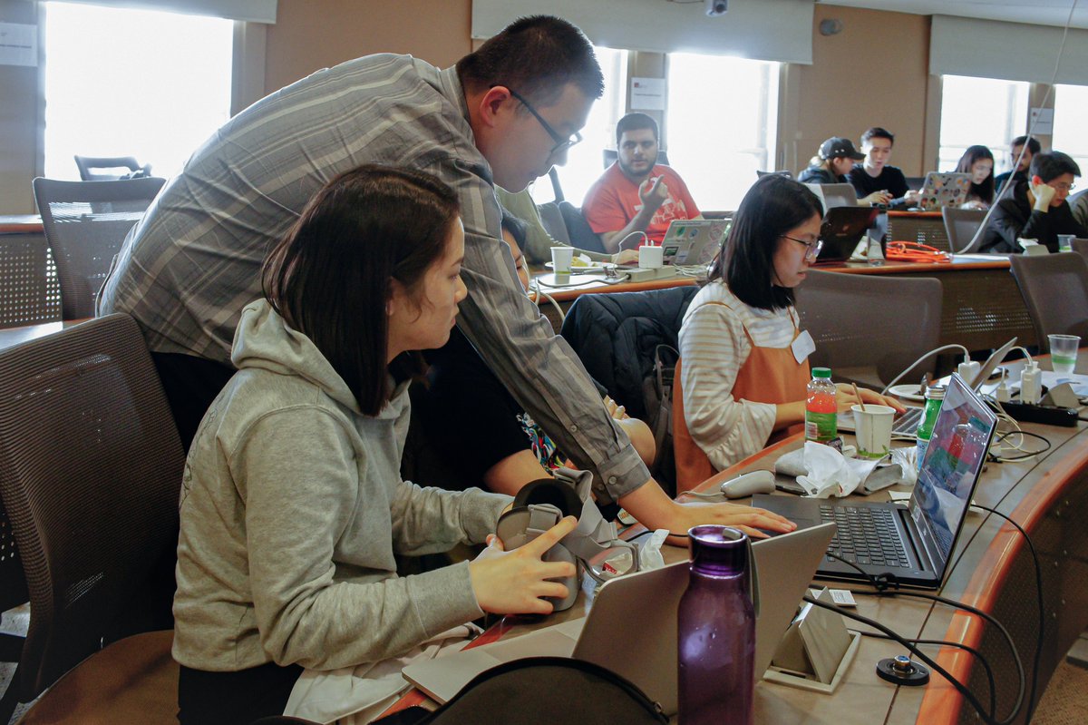 A month ago, we hosted a workshop about VR Development in Neuroscience. 
If you are excited about all the new technologies and looking for an opportunity to be involved, join the Design Lab fam:
bit.ly/eztoapplyform