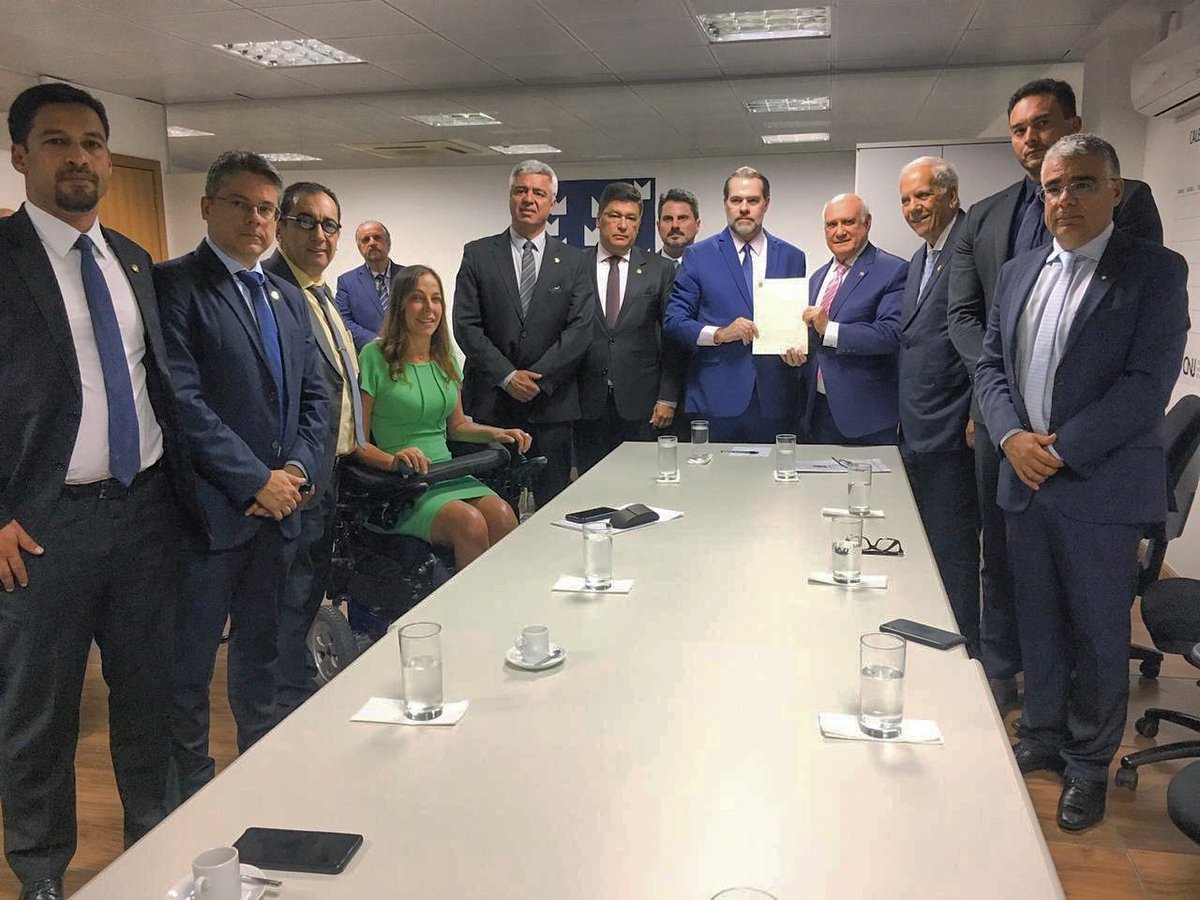 Entregamos a carta aberta em apoio à prisão em segunda, para o presidente do STF, ministro Toffoli. Trago a importância do Congresso aprovar a PEC 05/2019, de minha autoria, que altera o art. 93 da Constituição e possibilita a execução provisória da pena após a 2ª instância.#pec5