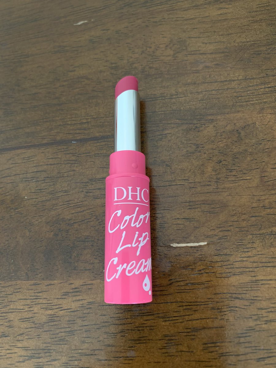 Y 冬グレファッエレ 化粧直しの時に鏡無しでグリグリ塗る用リップとして Dhc濃密うるみカラーリップクリームのピンクを購入 色付きリップ売場で 一番発色が強くて一番青い色 を探して辿り着いた 良い感じに元々の口紅を補ってくれて濃すぎにも