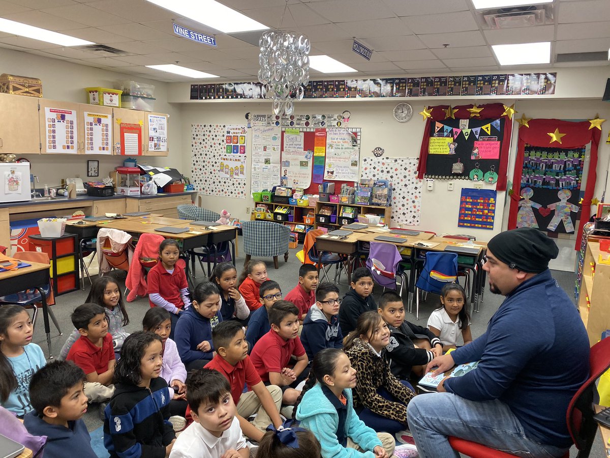mrs_zubiate's tweet photo. @Bil_specialist Thank you for the awesome surprise! They were so excited! #centralisawesome #centralcfb https://t.co/vOC9BTOzZl