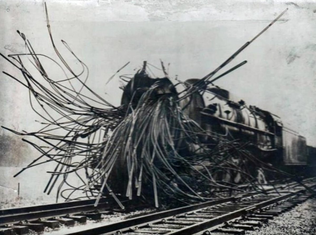 Steampunk_T's tweet photo. A steam train after a boiler explosion. https://t.co/vviV8KzwNr