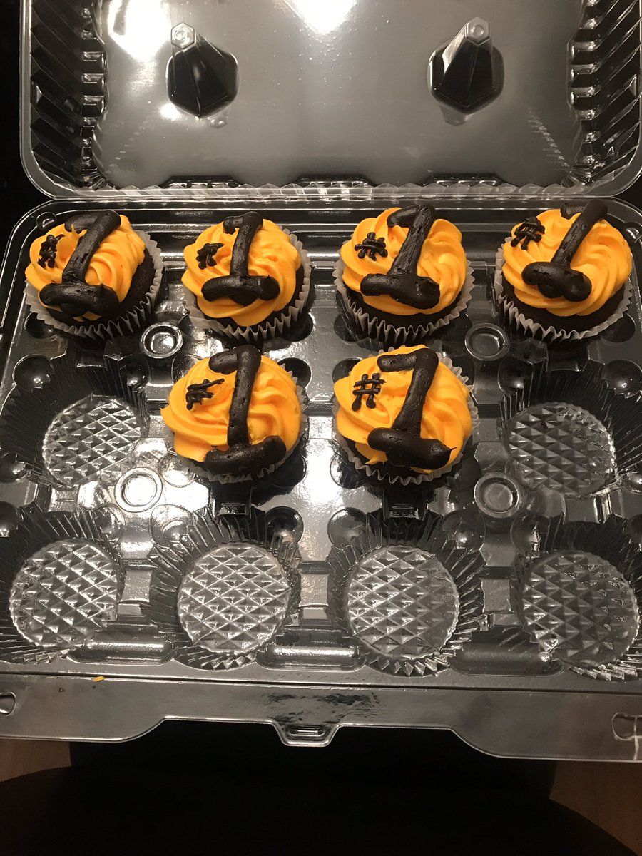 Thank you <a href="/IowaWBB/">Iowa Women's Basketball</a> for the awesome cupcakes! We so appreciate the congratulations and well wishes for the tournament! #gohawks