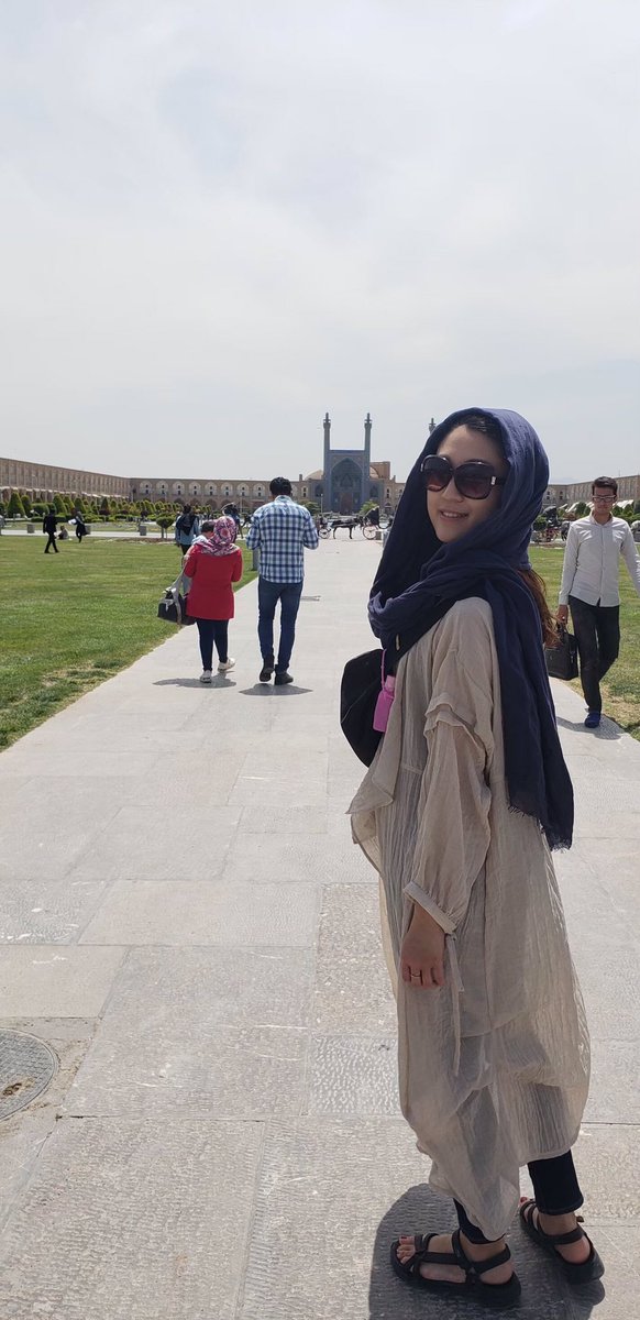 みさ 旅するエディター イラン女性の服装 イラン旅行で一番迷ったのが服装 でも手持ちのスカーフをゆるっと巻いて お尻が隠れるチュニックを着ればokでした なにより イラン女性 のお洒落なヘアスタイルとスカーフ使いにびっくり イラン