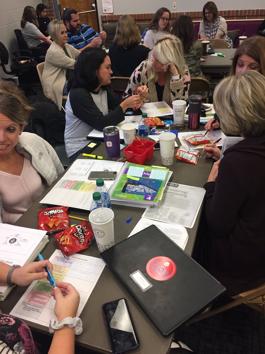 TraciMattis's tweet photo. Thank you to these 3rd and 4th grade teachers for exploring Inquiry Based Research at WVE today! #engagedlearning #R7PD #r7libraries https://t.co/O4Tu16msz1