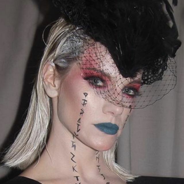 Quien no bailo una canción del grupo Bandana  en algun momento !!!
Y el Jueves tuvimos el placer de maquillar a la talentosa <a href="/virginiadacunha/">Virginia da Cunha</a> !!! Produccion fotográfica que realizamos en el marco del evento increible que realizo <a href="/chicasguapastv/">Chicas Guapas TV</a> en el @hiltonbuenosaires .
Dis…