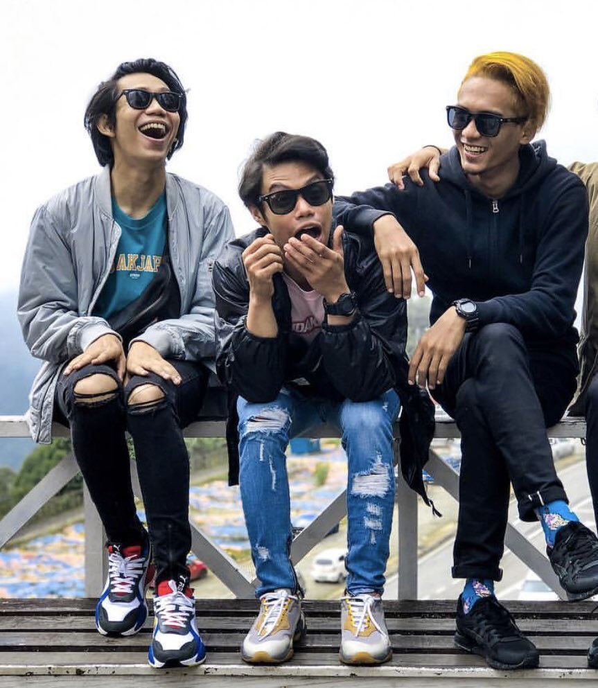 myno___'s tweet photo. Berita gembira pagi ni, 3 budak terejal bekas pekerja airport akan berjumpa harini. Setelah sekian lama terpisah! Yas! #skwd @_ashrafrosli @Azrihenzhao â€ïžð¥ https://t.co/Jpp6B3Ln7O
