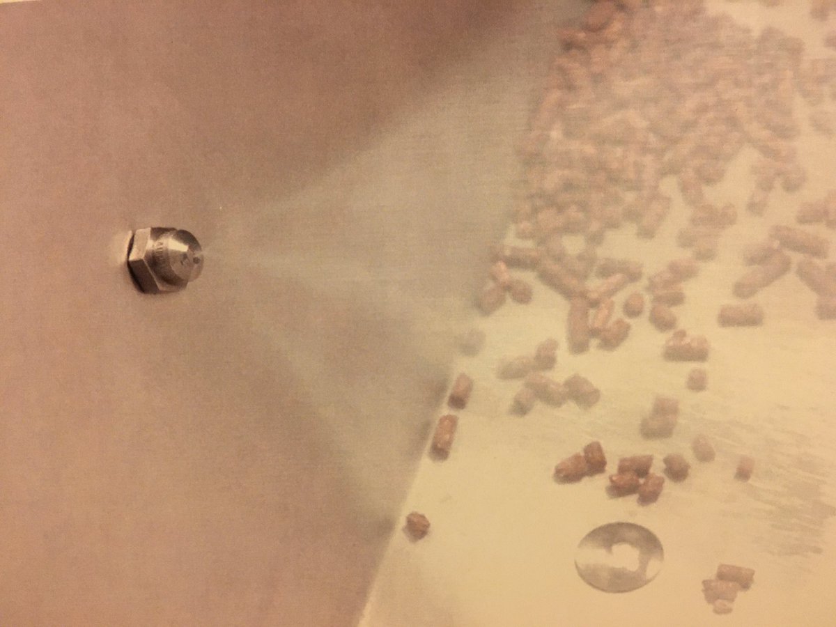 BGnadl's tweet image. Nein, nix „Placebo by Proxy“, sondern Wirkung durch Homöopathie-Sprühnebel, #Automatische Verabreichung im #melkroboter