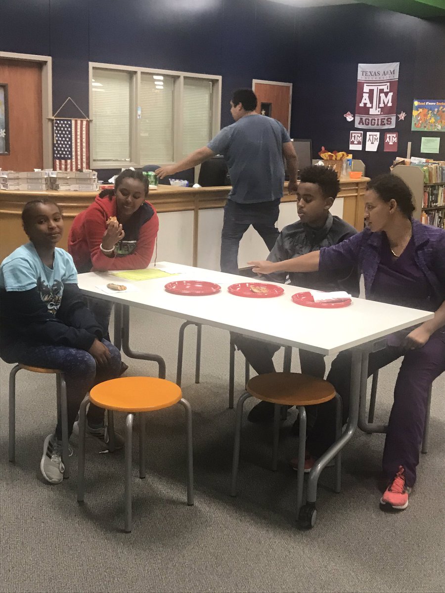 StaceyFawley's tweet photo. Sigler Stars sharing their learning with their families. SMART goals for success 👍 @PlanoISDAVID @AVID4College  #siglernation #siglerstars5th https://t.co/LuouncysX6