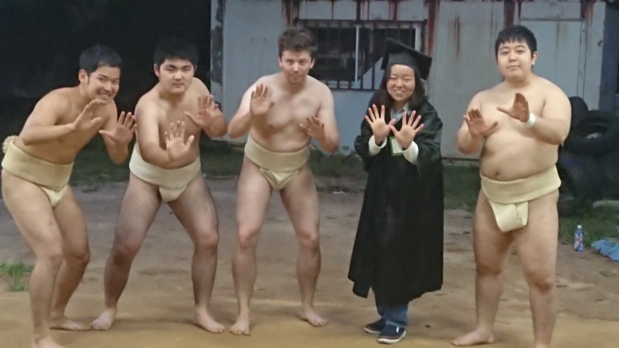 広島大学相撲部 どうもこんにちわ 相撲部です 昨日予定通り広島ホームテレビさんでライブ中継で相撲 部が紹介されました ナゾサークルおにラビさんとの共演で 普段の稽古や取り組みを披露しました 広大相撲部は部員募集中なのでぜひ一度土俵にお越し