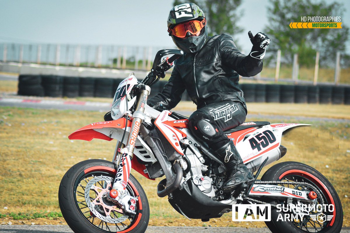 And hello this morning by @bat199mtp on his CRF-450R 💪🏻 this time round we made extra sure we did not forget your submission - thanks for being stubborn 😅

Take part: iam.supermoto.army