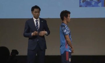 サッカー日本代表の新ユニフォームがダサいと話題に 迷彩ではなく空柄 東京オリンピック着用モデル サッカーの色々な情報を調べてみた