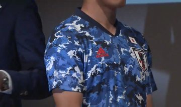 サッカー日本代表の新ユニフォームがダサいと話題に 迷彩ではなく空柄 東京オリンピック着用モデル サッカーの色々な情報を調べてみた