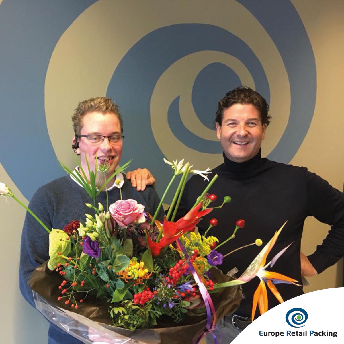 ERP_BFG's tweet photo. Time flies - Freddy has been our collegue for 10 years already! Thanks Freddy💐. We are happy with you!
#timeflies #collegue #10years #ERP #ERPwerkt #freshpacking #freshproduce #5senses #freshconcepts #retail #foodservice #freshpack #freshness #quality https://t.co/9kS30q54Fw