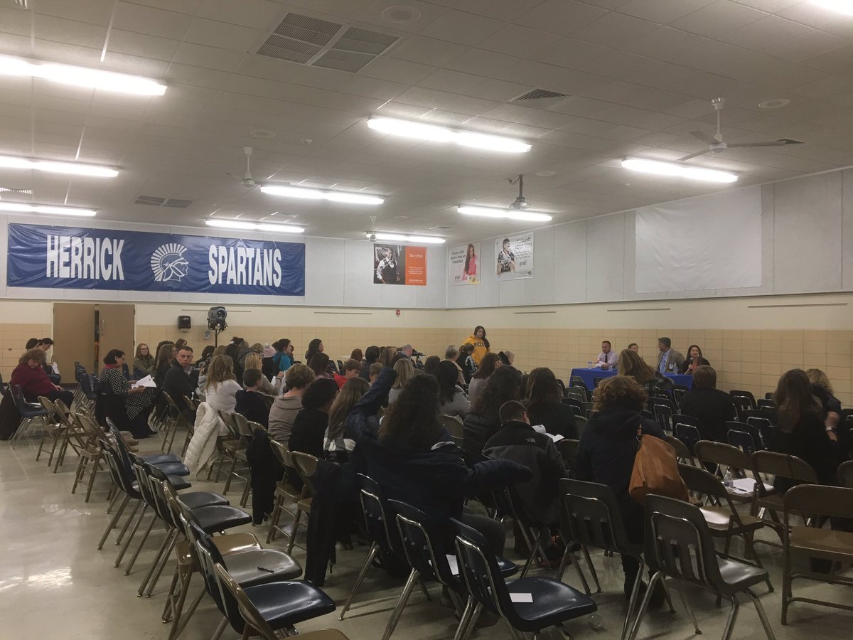 HerrickAP's tweet photo. Thanks to the Herrick Pta for an awesome parent event tonight! #dg58pride https://t.co/skoMq9tjKs