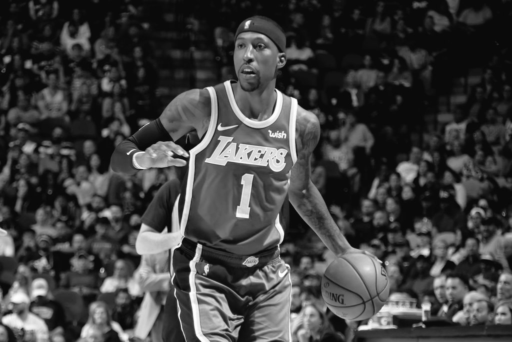 LakersLatam's tweet photo. [AHORA]

Pésimas noticias para los Lakers: Kentavious Caldwell-Pope se encuentra del todo bien y con ganas de seguir jugando. ¡Gracias por su atención! https://t.co/EhnqhtZv6v