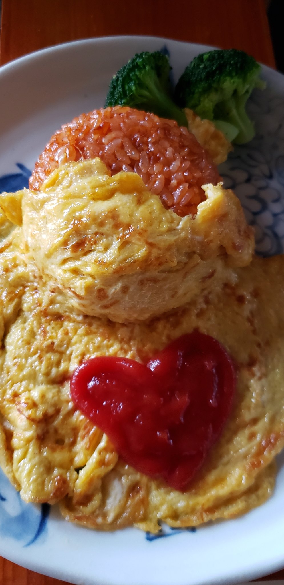 めいめい オムライスのご飯でおにぎり とケチャップでハートサポート ケチャップでハートを書くの難しい 今日のワンコ 馬を見つめる犬と馬に気づかない犬 Onigiriaction ハートサポート19 伊藤園のお茶 T Co Vj7ettbpfo Twitter