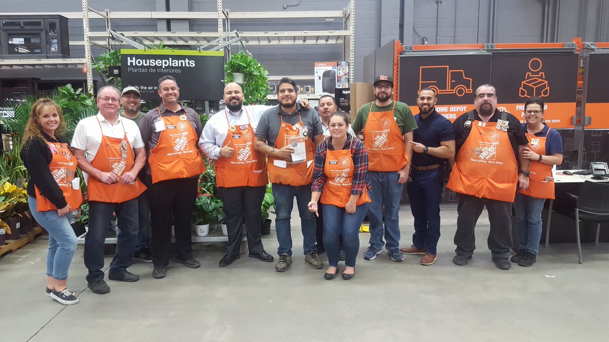 Congrats to Chuy DS in D26 for being the Dept. Sup of the month! Keep killing it in the aisles and in your Overheads! And Thank you Uriel D31 for always working SAFE and winning the Safety Bravo Raffle!!! #ALLIN <a href="/hduron82/">Henry Duron</a> <a href="/LisaFerence/">Lisa Ference</a> <a href="/andresms07/">Drew Mtz</a> <a href="/SosaPaulsosa1/">Paul Sosa</a>