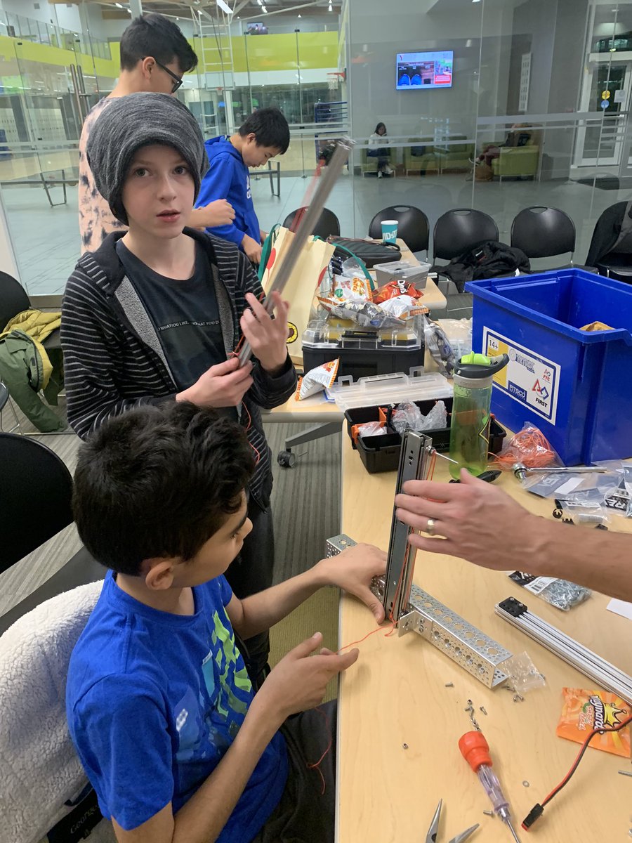 DataWolves's tweet image. #skystone our young team working on components of our robot #ftc #13000DataWolves #yycrobotics #omgrobotics