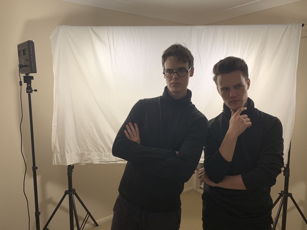 plug_everything's tweet image. Expectations Vs Reality! When you just created the best plugin of all time, but you&apos;re actually just two plugins developers in fake turtlenecks standing in from of a sheet in your cam ops spare room.

#adobe #aftereffects #plugineverything #aescripts #nodefest #motiondesign
