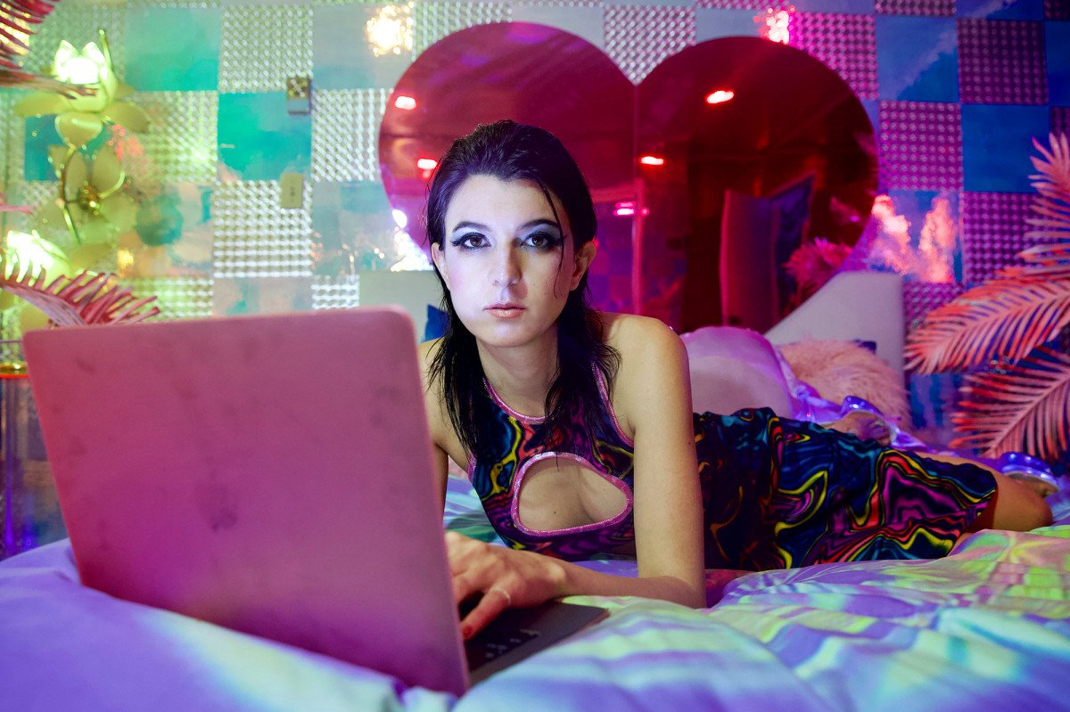 Inside the life of Isa Mazzei, a camgirl making $15,500 a month. https. 