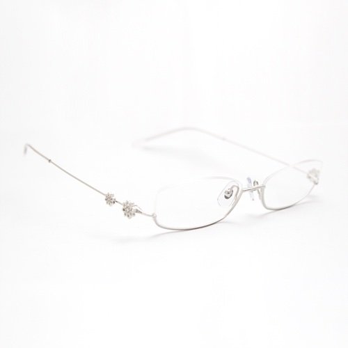 メガネ禁止 眼鏡屋さんが結婚式の貸衣装屋に新婦用のメガネをプレゼンをしたら 結婚式でメガネしませんから と一蹴 今こそリベンジ Togetter