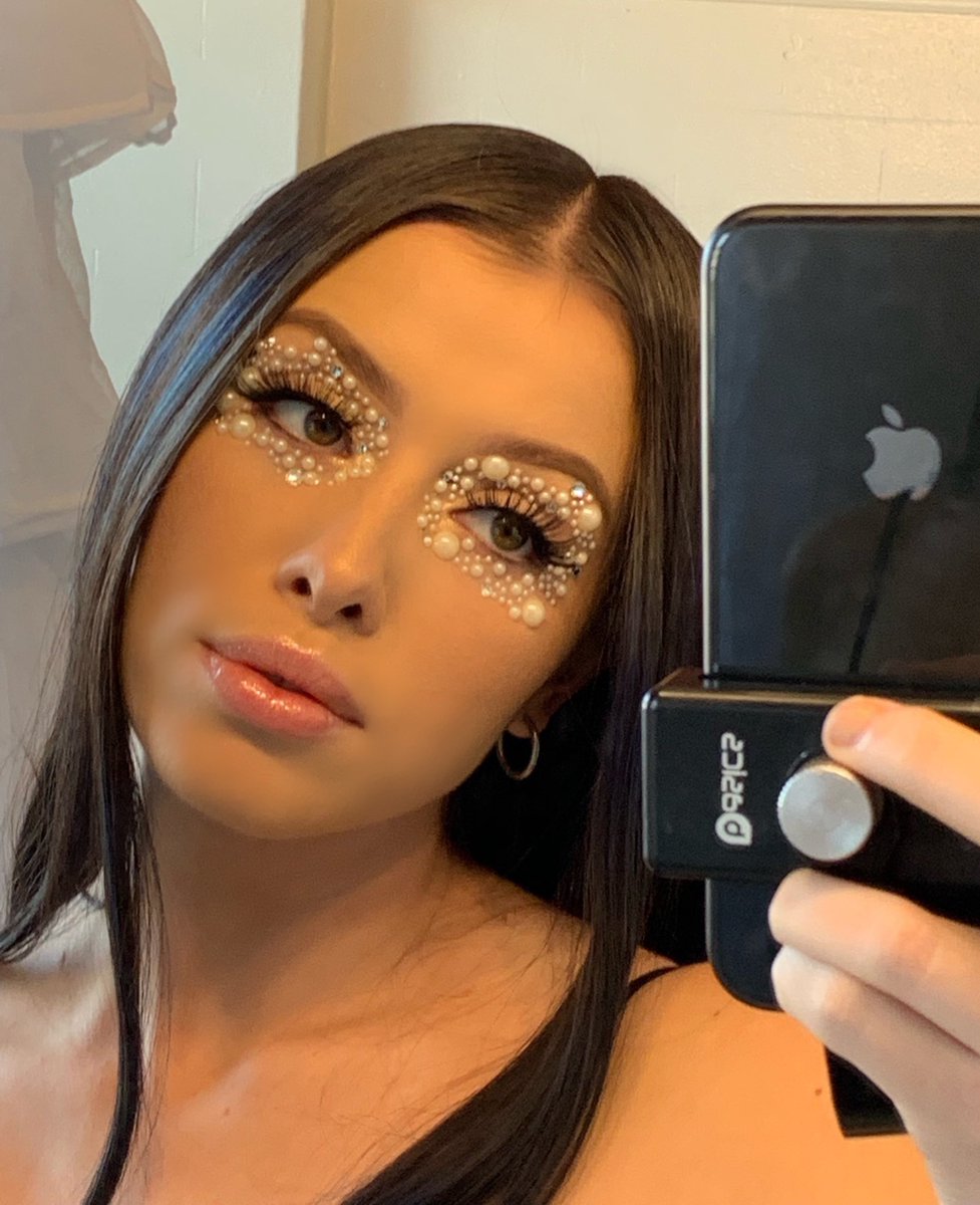 BABYCOCOLASH's tweet photo. GIVEAWAY TIME !!!! @makaylaa_turner is wearing #babycocolash in NO MAKEUP COCO🍼👼🏼🎀

🎀🎉we are giving away 3 free pairs of lashes (winner gets to pick which style!)🎀🎉

To enter:
1. RT or like this photo
2. Must be following us and @youngbabycoco to qualify xoxoxo🍼 https://t.co/YEn8yZnnG5