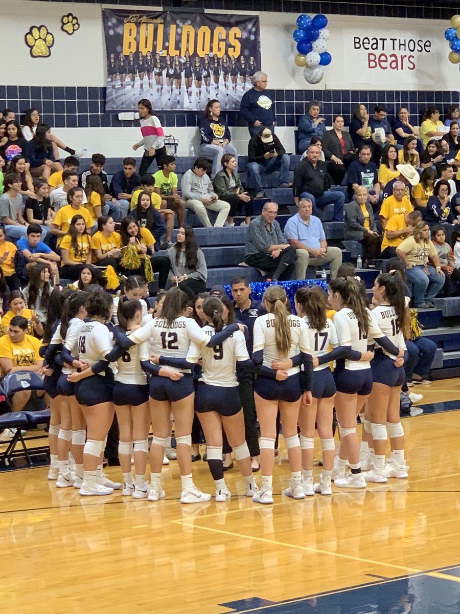 Congrats to our Lady Bulldog Volleyball team on their Bi-District Championship💯 onto to Round ✌🏽 <a href="/JBAPrincipal/">Ernesto Sandoval</a> #buildingchampions #TheAlexanderWay