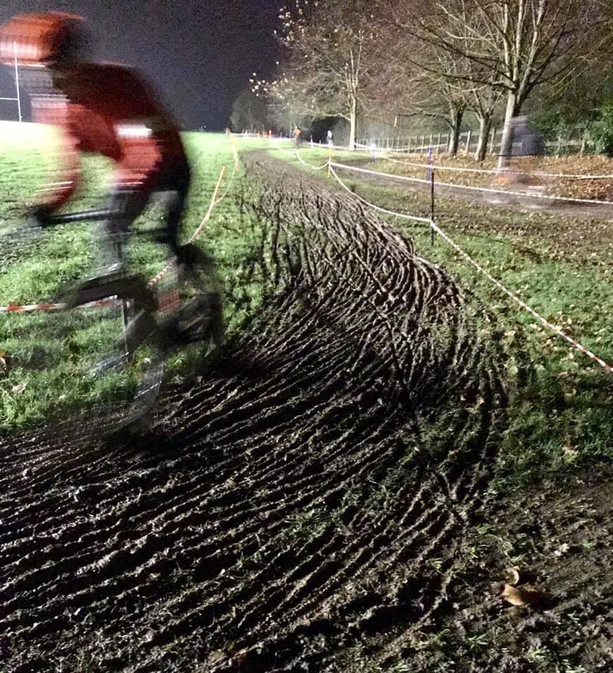 The infamous Henwick mud started to come through the green grass last night. Hard working group who enjoyed the CX Madison and Devil amongst other things. Thanks to all who helped rebuild the course after some of the floodlights failed just before the session started! #BANJOCX