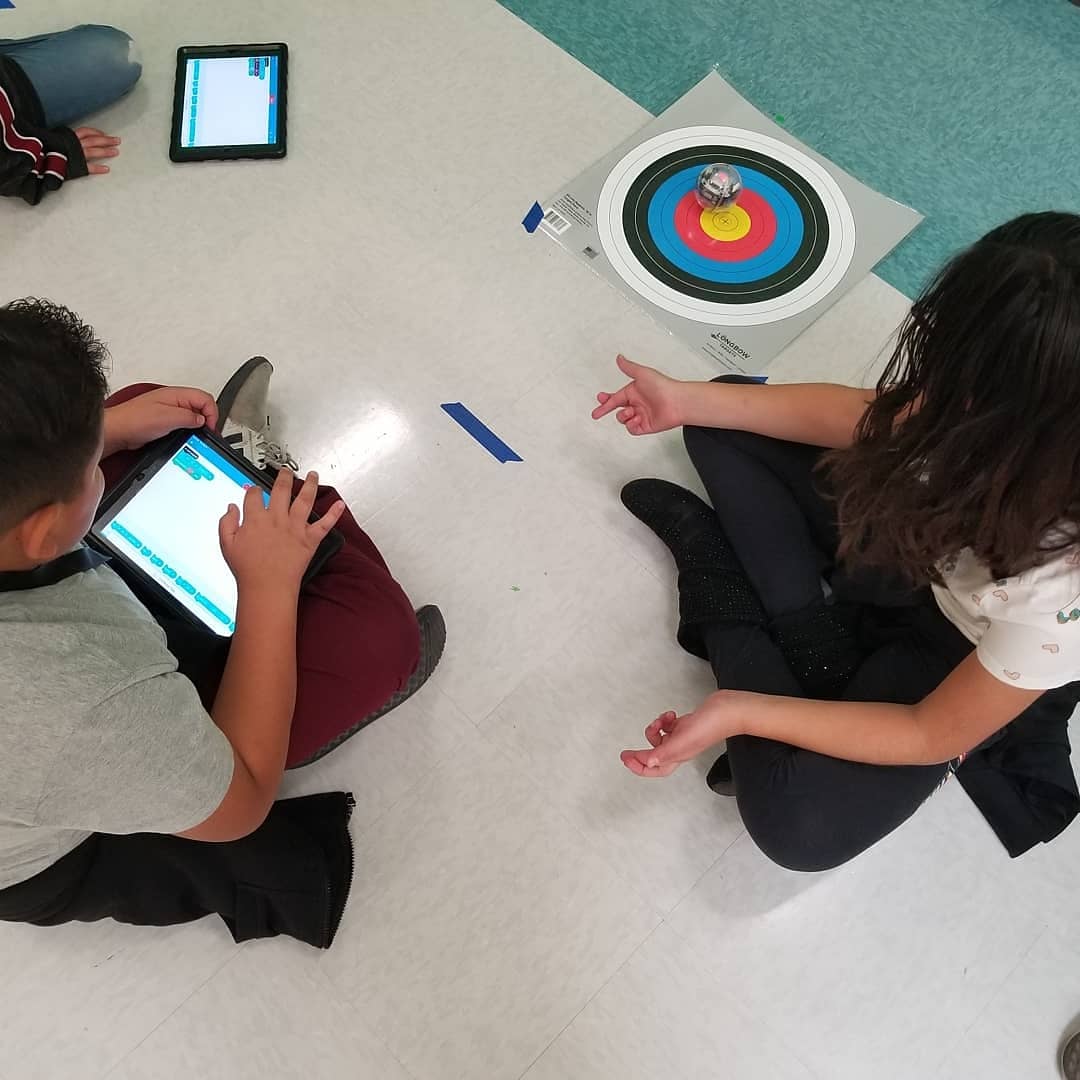 teachertru's tweet image. This week in robotics class: 4th graders programmed robots to drive and stop autonomously to get the most points on the target. @HeardESMagnet #1forkids #elementaryrobotics #roboticsforkids