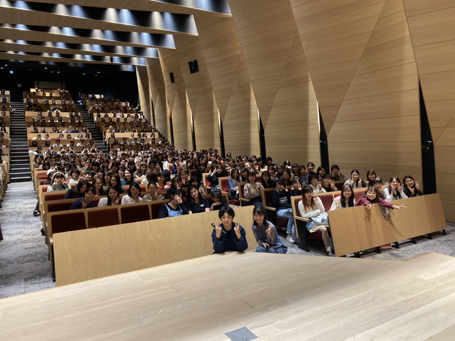 上智大学 ソフィア祭21 千葉雄大さん トークショー 11月2日に行われた千葉雄大さんのトークショーにご来場頂いた皆様 ありがとうございました 客席の皆様と一体になって とても盛り上がる楽しいトークショーでした お写真は