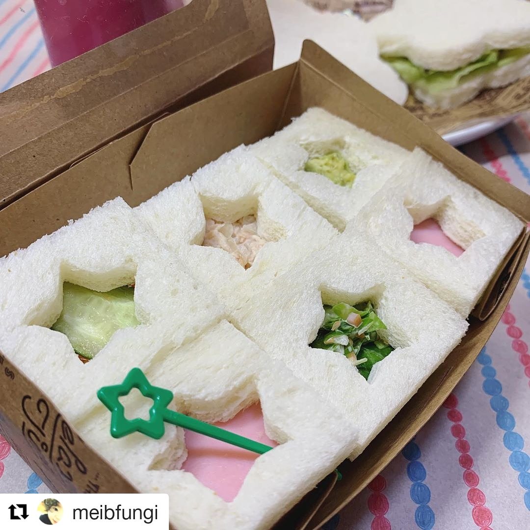 meibfungiさんからの投稿です。

PRポイント
星の国のサンドイッチ☆
+
星型サンドは、娘のおやつ♪
アボカド&amp;ささみサンドはマヨ嫌いな娘のために塩昆布で味付けました♪
+

#星弁レシピコンテスト
#星マルシェ