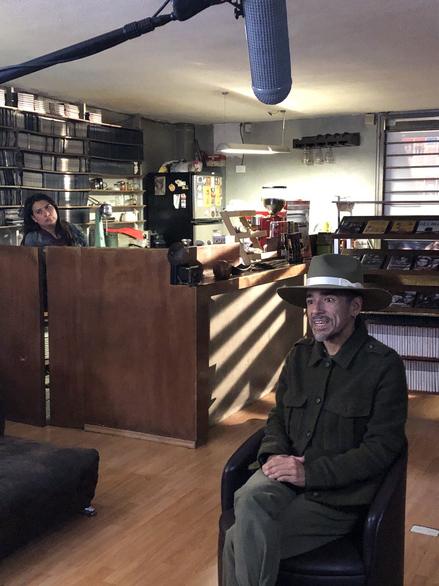 replicafilms's tweet image. En el rodaje del #tuttifrutti facebook.com/Tutti-Frutti-e… entrevista con Rubén Albarrán