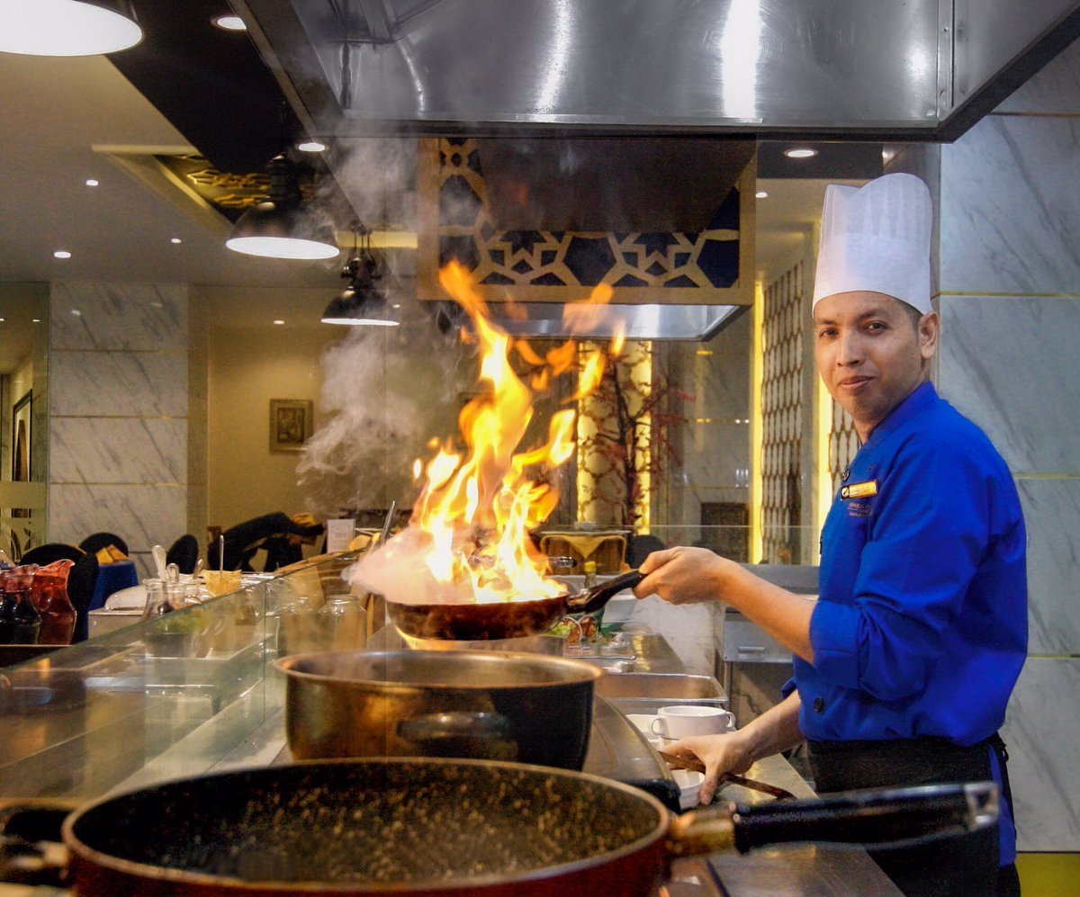 hermesaceh's tweet image. Hot Kitchen Hermes Palace Hotel managed by BENCOOLEN #hotkitchen #kitchen