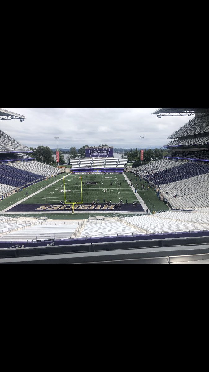 jaemoney_8's tweet photo. What an amazing end to
A great day........ I’m excited to say I have just received a full ride offer and committed to the University of Washington....... Thank you @CoachPeteUW @CoachCrosby3 @CoachGregoryUW for this special opportunity! WOOF!!! #COMMITTED💜💛🐕🐾 https://t.co/cn6uMJwY7G