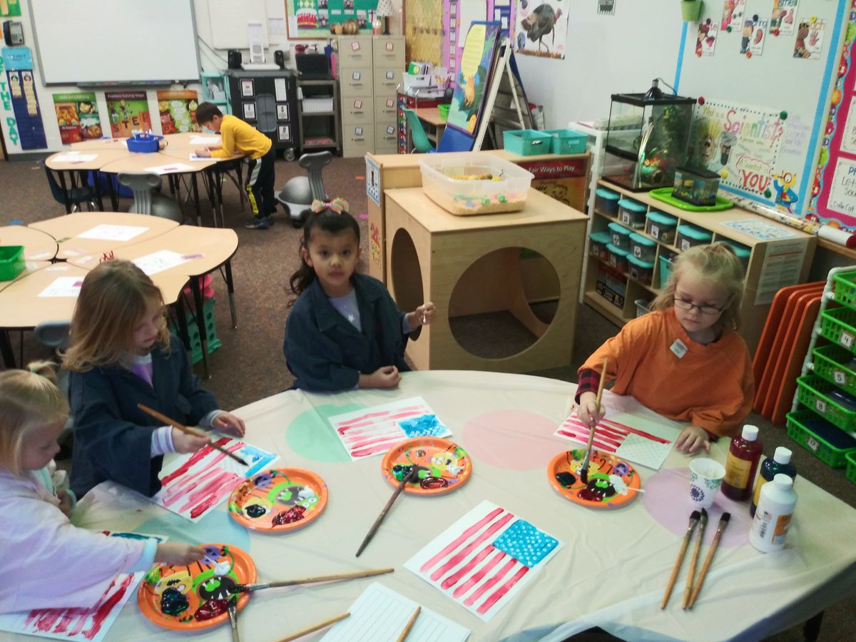 FrederickTaby's tweet photo. @ACTElementary 
#Itsagreatplacetostart
Painting our flags for Veterans Day! https://t.co/J14DdsBnLm
