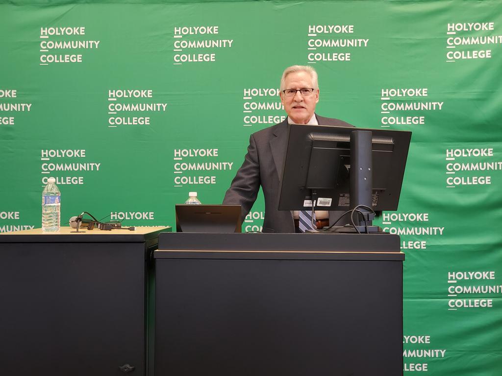 Today, <a href="/HolyokeCC/">Holyoke Comm College</a> welcomed Commissioner Carlos Santiago to campus to discuss trends in higher education as well as the <a href="/MassDHE/">MA Dept of Higher Ed</a> Equity agenda. #HCC is deeply immersed in the difficult discussions about closing the achievement gaps. We want success for all.