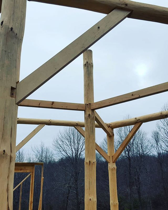 Technically they are not much different from normal timber framing, maybe a little easier to learn and handle for the beginner (not least because if you make a mistake you can use it for firewood), and can also be easily combined with square traditionally cut lumber.