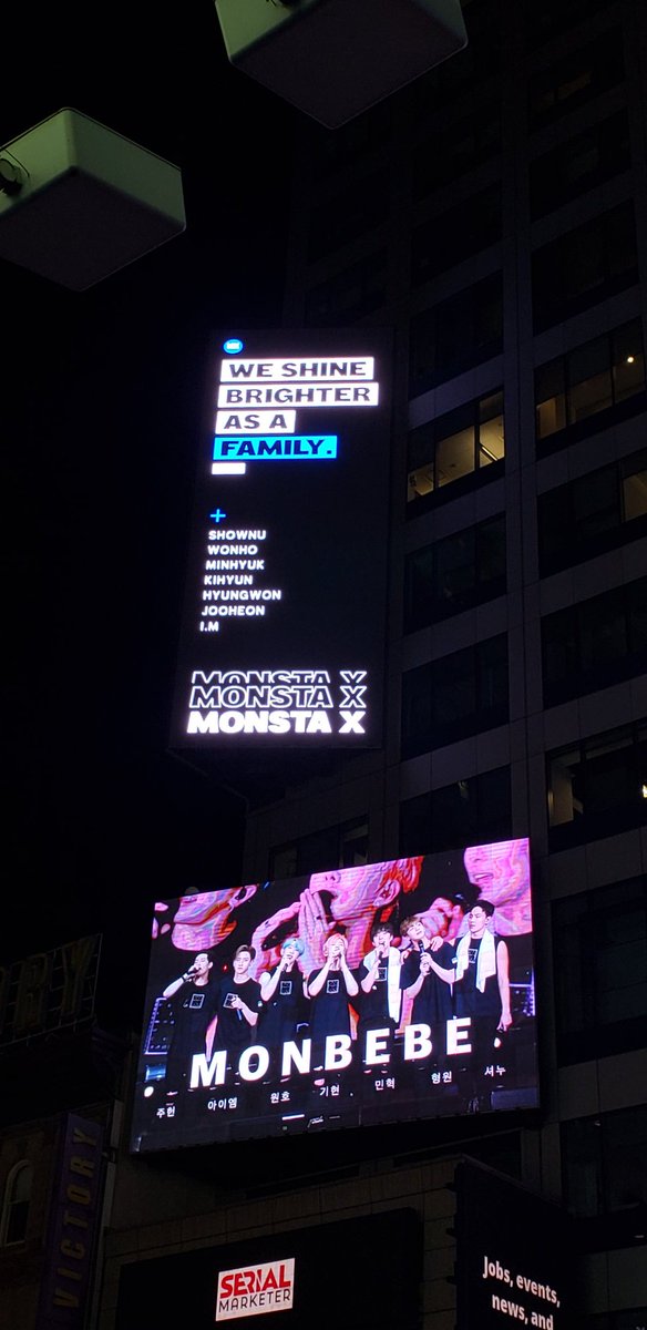 MONBEBEnt's tweet photo. Hello. This is MONBEBE ent with an update. (2)

(MORE PICTURES)
This is right now in Times Square for the MONSTA X BILLBOARD AD PROJECT 

It says "we shine brighter as a family" and mentions the members names as well as "monbebe"

#MakeHistoryForWonho
#몬스타엑스_아프지말자 https://t.co/cVE28rA2se