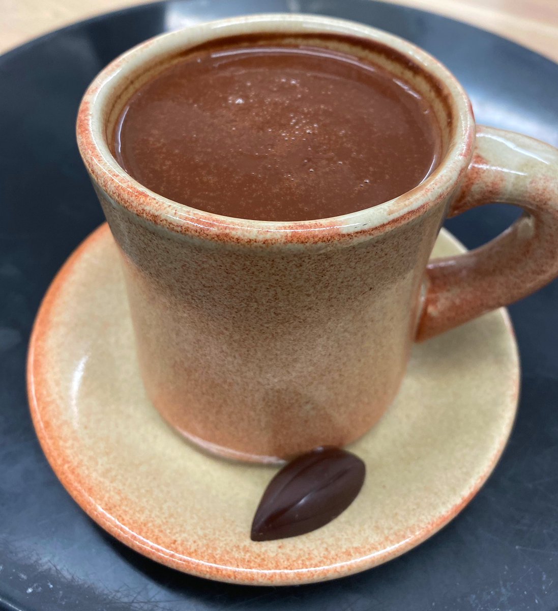 PureCocoaChocs's tweet image. It’s that time of the day!!

Try our Aztec hot chocolate! 
Made with 66% Mexico dark chocolate, rich &amp;amp; Indulgent it’s also dairy free. 
Add chilli or cinnamon and drink the Aztec way! 

Stay in or takeaway  #hotchocolate #darkchocolate #chocolatier