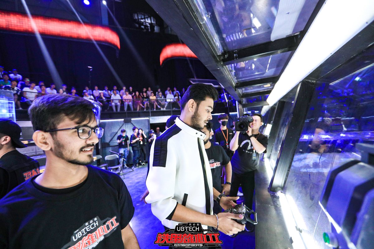 BlankaBotz's tweet photo. Fight ON !
This is the fight with Two BBQ, One of the best Bot of china. Yesaji was damaged before this fight when fought with one of the Chinese Bot.
But staying in the pit for whole night really WORKED for us. Somehow we managed to make Yesaji ready to fight for its next Match. https://t.co/h9wJOZbOCB
