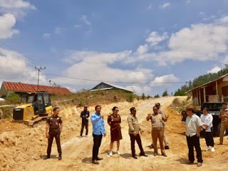 Peninjauan dan Pemantauan Tim TP4D Kejari Tana Toraja Terhadap Proyek Pembangunan Akses Jalan Bandara Buntu Kunik dan Gedung Kantor Satu Atap BPKAD, BAPENDA, dan DUKCAPIL Kab. Tana Toraja kejati-sulsel.go.id/peninjauan-dan…