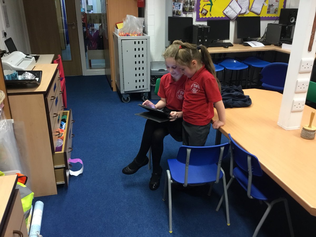 MasefieldCP's tweet photo. Year 6 are helping Year 1 record their letters to Father Christmas! We are so lucky to have such amazing helpers! #readwriteperform @ReadingExplorer https://t.co/0vs9YmpB7v