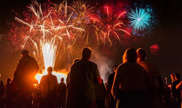 Aspullrfc's tweet image. A truly spectacular evening at Aspull Rugby last night for our Annual bonfire and fireworks display.
A huge thank you to the 1500 of you that turned out to support the evening. We hope you left with some lasting memories 🎆🎇
#aspullrfc #aspull #uptheemus #bonfirenight