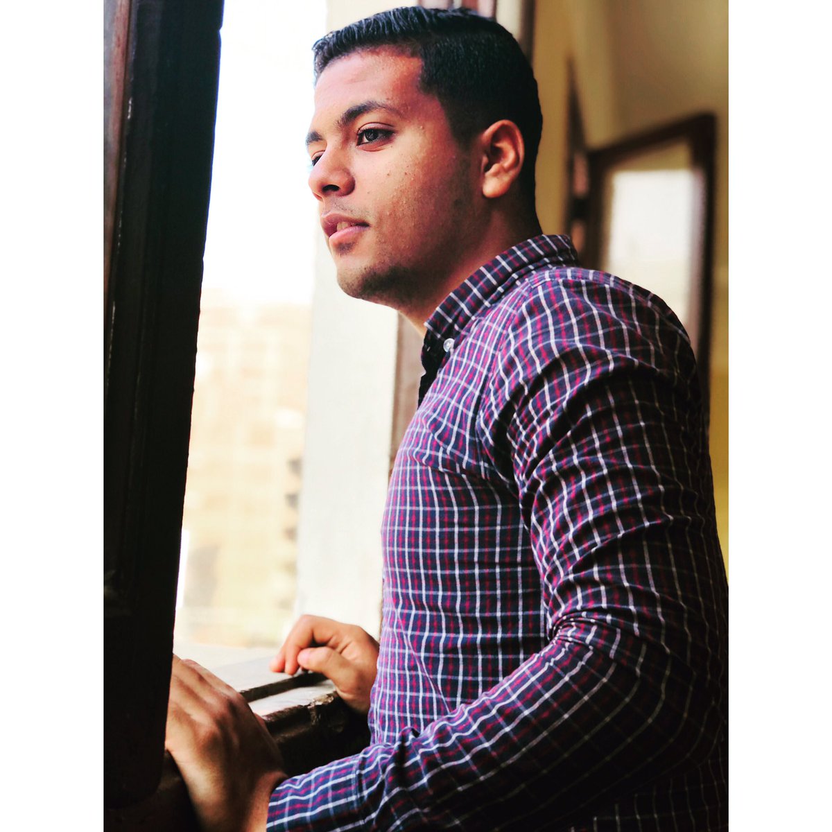 fElZoz1's tweet photo. "الكل يحلم بتغيير العالم، لكن لا أحد يفكر بتغيير نفسه"🖤🙂 https://t.co/MRenWdeIHo