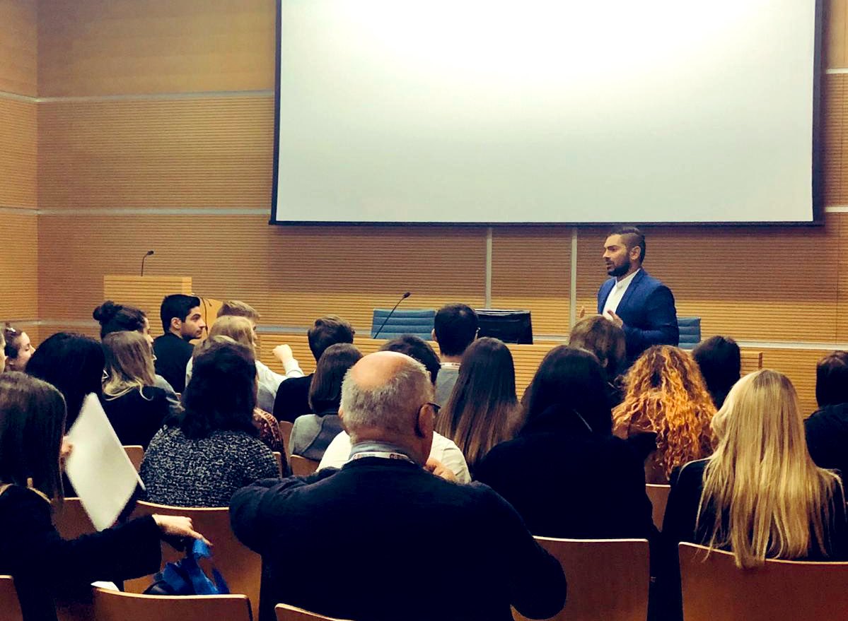 Vi tengo d’occhio 👁 | un grazie a <a href="/cosmanolombardo/">Cosmano Lombardo</a> che nel pieno dell’evento trova il modo di riservarci attenzione | perché il digitale in fin dei conti è condivisione! #SMStrategies #digital #IUSVEsocialTEAM